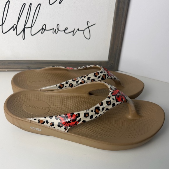 OOFOS OOlala Limited Sandals Leopard Flora print - Picture 4 of 8